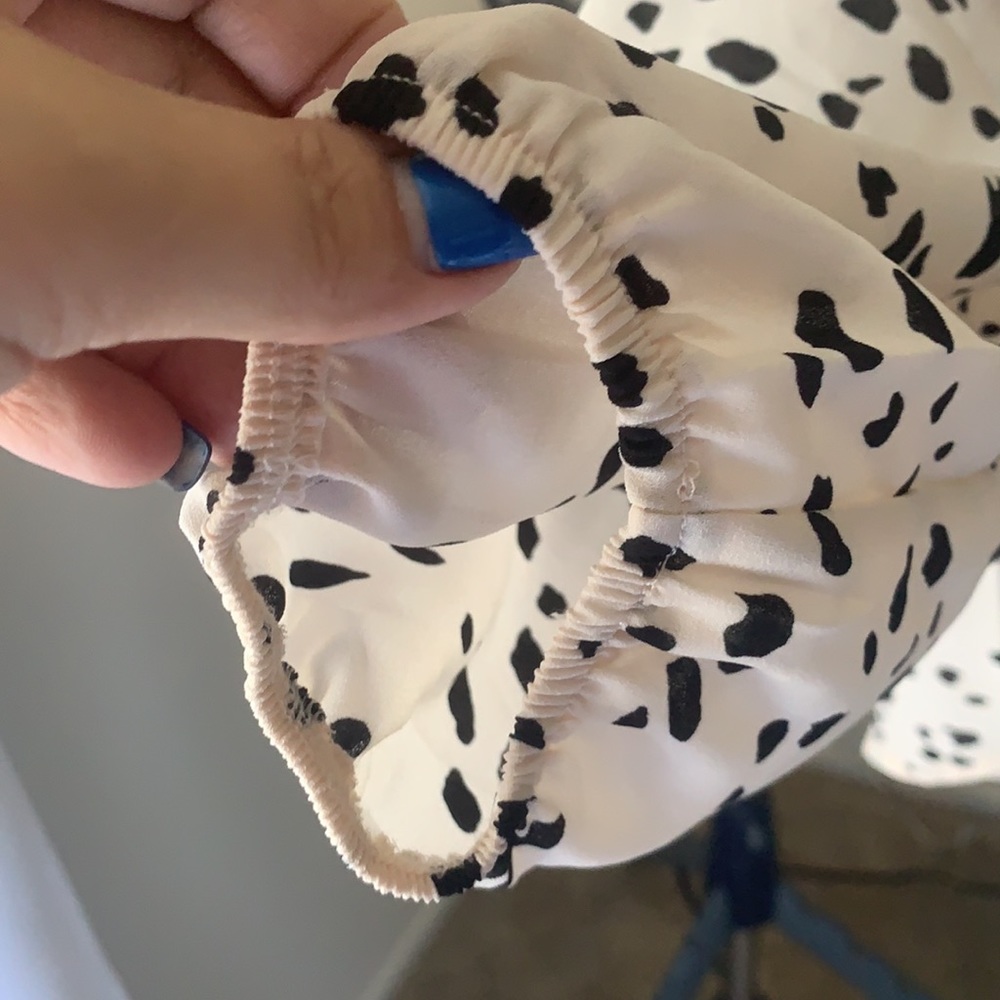 Beige and black blouse worned once - Picture 2 of 4